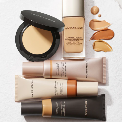 Natural flawless Elegance: Laura Mercier